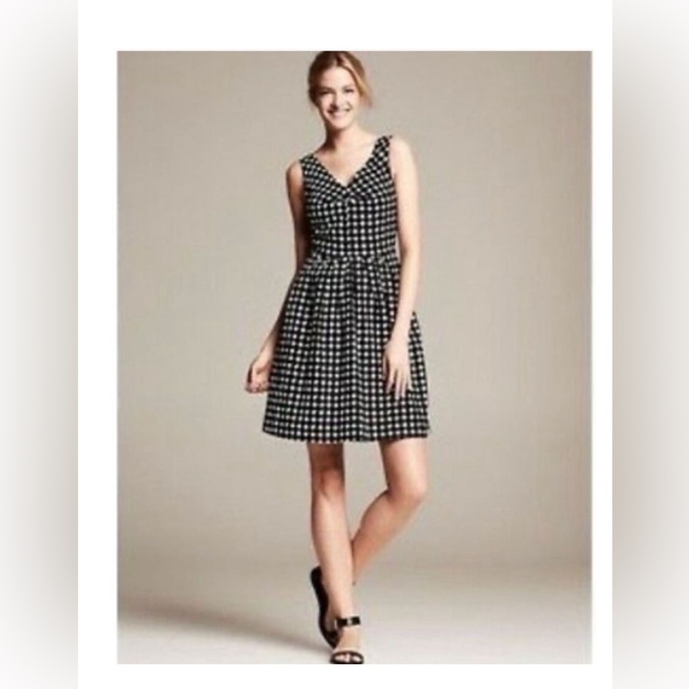 Banana republic Marimekko dress. Artsy. Classic. Vintage styling.